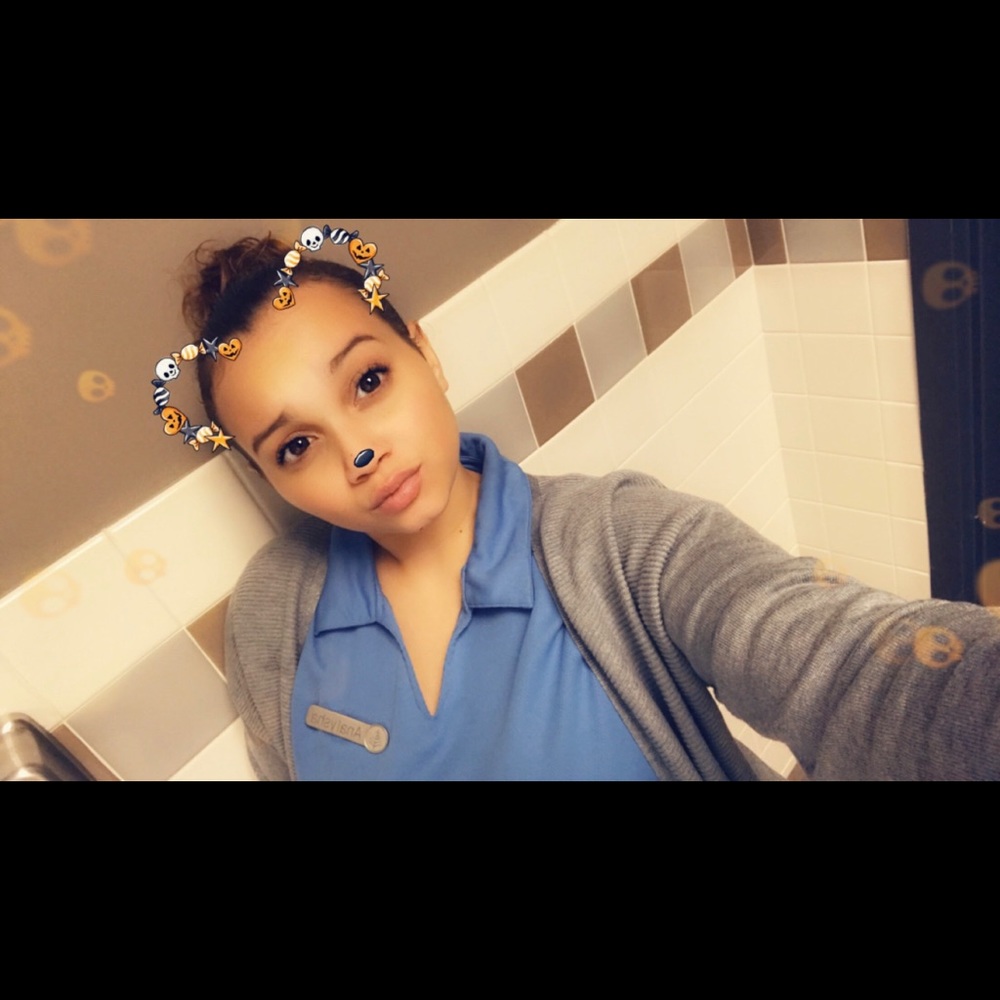 Meet your Posher, Analysha